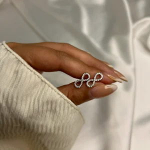 עגילי אינפיניטי