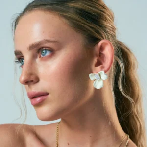 עגיל פלאוור היסטריים, העגילים המדויקים לנשים שרוצות להרגיש נוכחות ולבלוט בכל לוק