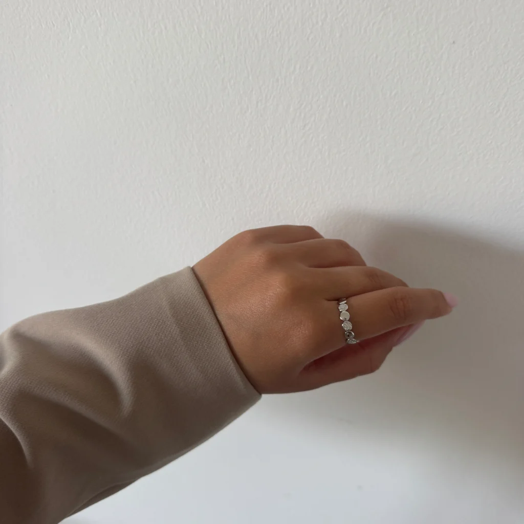 טבעת קלארה כסף 925 צילום מקרוב – LEO Jewelry