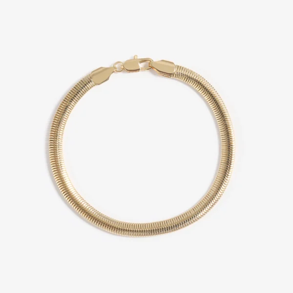 צמיד ג'וליה בציפוי זהב על רקע לבן – LEO Jewelry